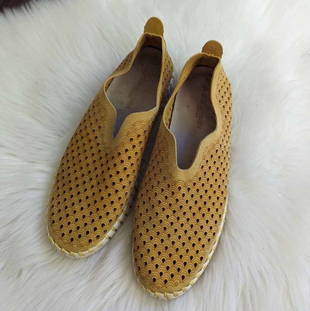 Ilse Jacobsen Tulip 139 Goldenrod Yellow Perforated Suede Sandals Flats 39 / 8.5